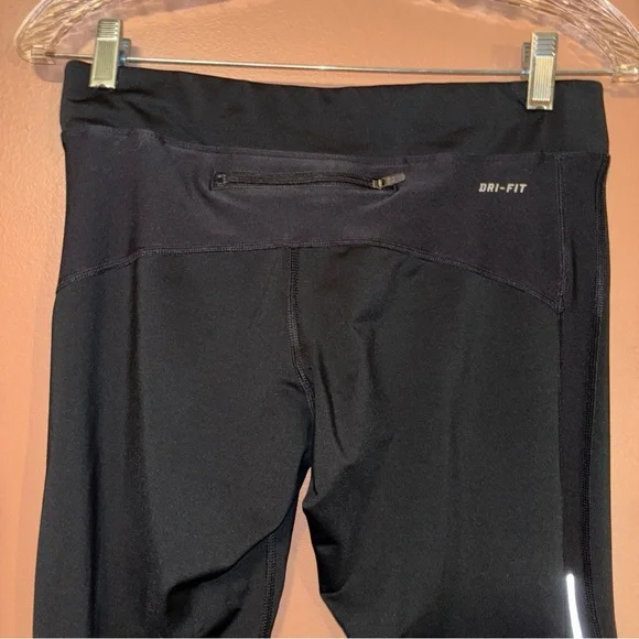 Nike Dri-Fit Women's Medium Black Capri Leggings Compression Work Out Gym Wear - Picture 8 of 10